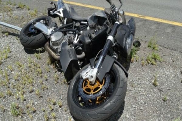 Dâmbovița. Impact violent pe Autostrada A1, între o motocicletă și un autovehicul. Două persoane au fost rănite