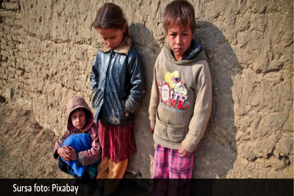 Nou raport îngrijorător: Peste 30% dintre copiii României sunt supuși riscului sărăciei