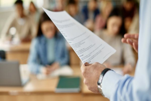 Sute de elevi din Dâmbovița s-au înscris pentru Examenul Național de Bacalaureat, sesiunea de toamnă