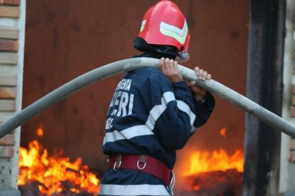 Dâmboviţa. Persoană rănită într-un incendiu