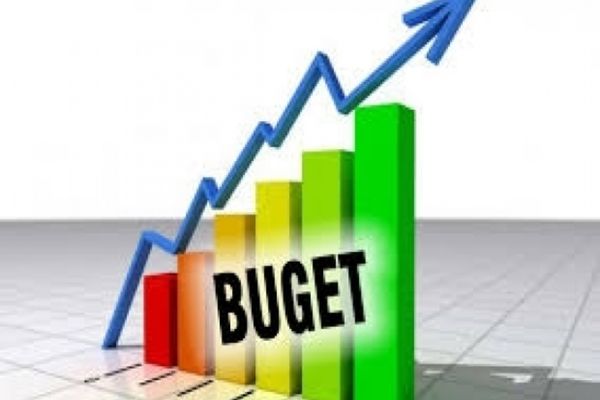 Guvernul a aprobat creşterile salarile în sistemul public. Cine va beneficia