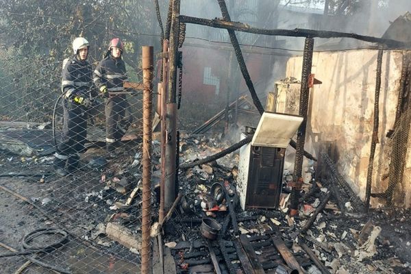  Dâmbovița. Persoană găsită carbonizată în urma unui incendiu la o gospodărie din Comişani