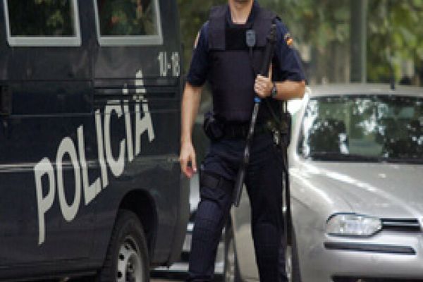 Bărbat căutat în Marea Britanie pentru moartea a 39 de migranţi transportaţi în remorca unui camion, depistat în București