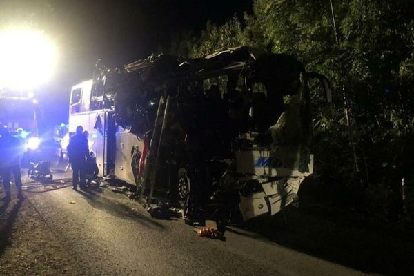 Accident grav între un autobuz românesc și o mașină lângă Veliko Tarnovo. Trei morţi şi 9 răniţi