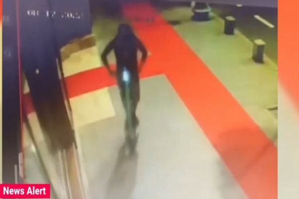 Bărbatul pe trotinetă care a atacat două femei în București a fost arestat preventiv