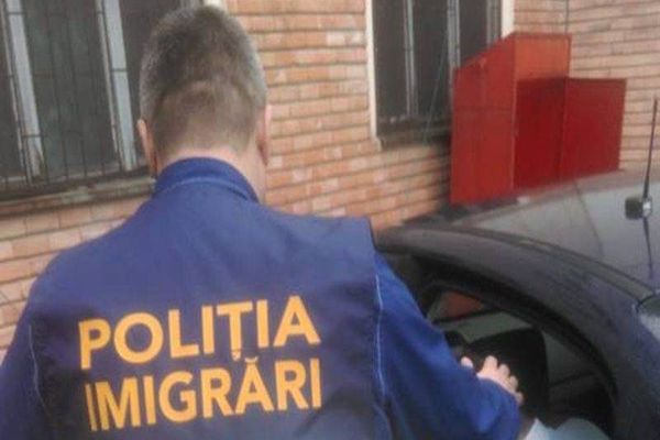 Bărbați depistați cu ședere ilegală în Dâmbovița. Au fost îndepărtați sub escortă 