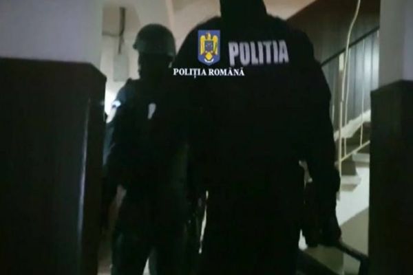 Percheziții în Dâmbovița şi Ilfov la o grupare infracțională ce făcea evaziune fiscală cryptomonede- VIDEO