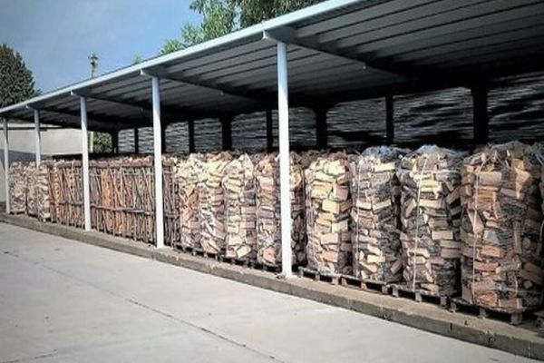 Lemn de foc în ocoalele silvice din toată țara. Romsilva suplimentează cantitățile pentru populație 