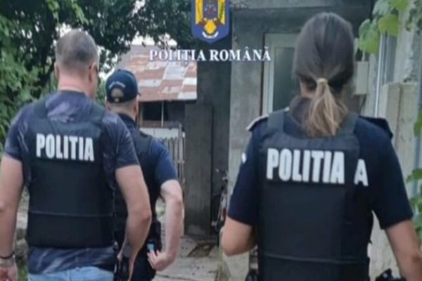 Dâmboviţa. Descinderi ale poliţiştilor specializaţi în investigarea criminalităţii economice