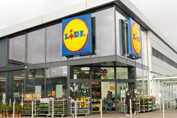 Lidl este primul lanț de magazine din România care adoptă programul redus, pentru a face economie. Noul orar, valabil de luni