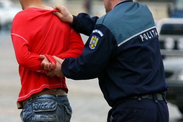 Dâmboviţa. Patru tineri au fost reținuți după încăierarea pe o stradă din orașul Moreni