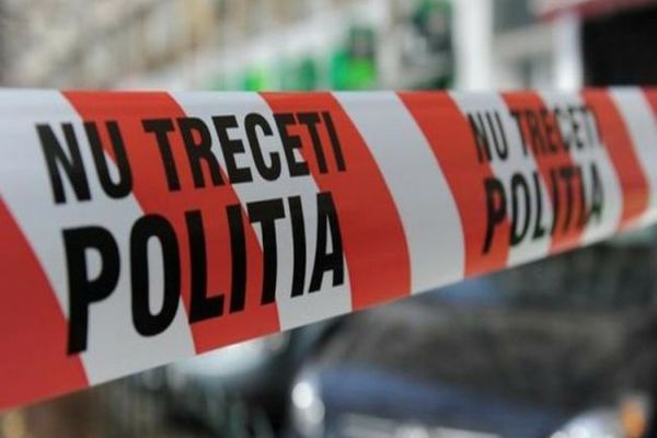 O tânără de 34 de ani s-a aruncat de la etajul unui bloc din Moreni