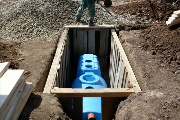 Românii trebuie să-și declare fosele septice la primării