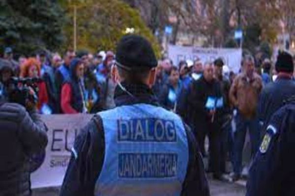 Măsuri de ordine publică asigurate de jandarmii dâmboviţeni la două acţiuni de protest autorizate