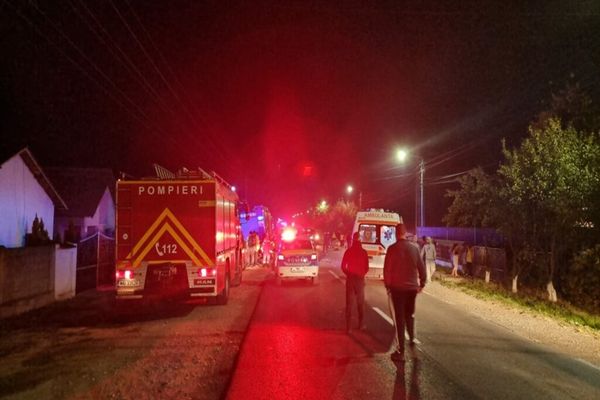 Dâmboviţa. Doi șoferi și un pasager, răniți în accidentul violent de pe DN72 A