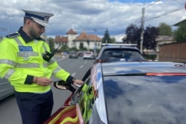 Razie a poliţiştilor dâmboviţeni pe principalele artere din judeţ