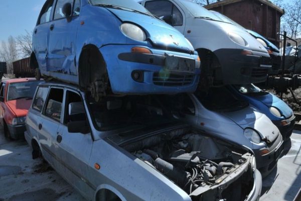 Programul ”Rabla local” începe la jumătatea lunii octombrie. Cei care îşi casează maşinile nu mai sunt obligați să își cumpere altă mașină