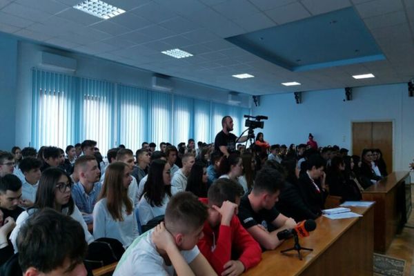 Majorarea stimulentelor financiare pentru elevii cu media 10 la Evaluarea naţională și Bacalaureat