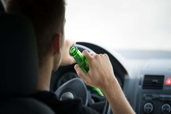 Tânăr beat și fără permis de conducere, accident violent în Dâmbovița! Șoferul mașinii lovite a fost rănit