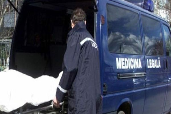 Dâmbovița: Un bătrân de 81 de ani a fost găsit mort într-un șanț, după ce a fost spulberat de o mașină. Șoferul a fugit de la locul accidentului