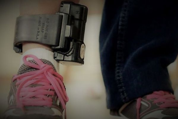 În Prahova, Giurgiu şi Ilfov abia din 2024 se vor monitoriza cu dispozitive electronice agresorii cu ordine de protecție!