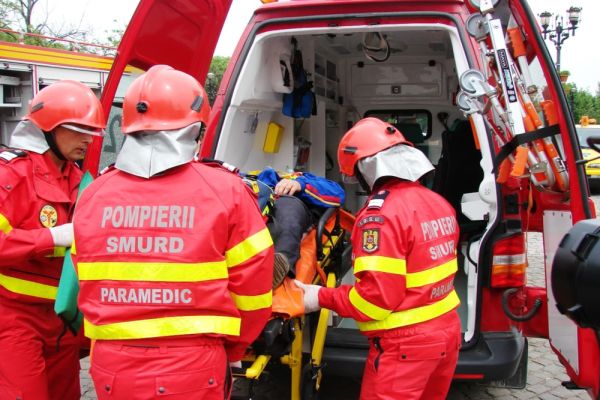 Dâmboviţa. Patru persoane, dintre care un minor de 13 ani, rănite într-un accident violent