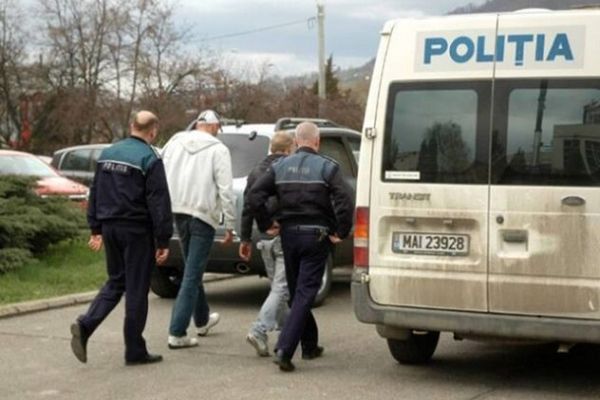 Dâmbovița. Zece persoane reținute în urma unui scandal imens. Trei persoane au avut nevoie de îngrijiri medicale