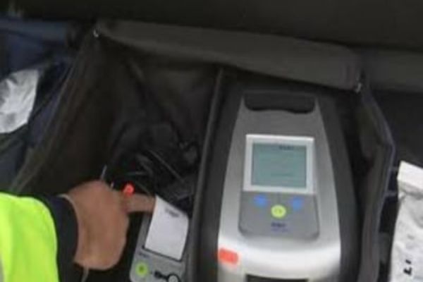 Dâmbovița: Bărbaţi prinși drogați în trafic. Aveau droguri și în mașină