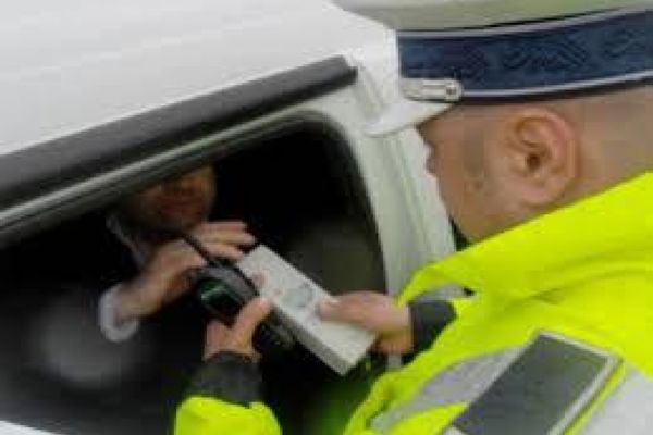 Dâmboviţa. Un bărbat de 52 de ani s-a urcat beat la volan și a făcut accident. A lovit un motostivuitor