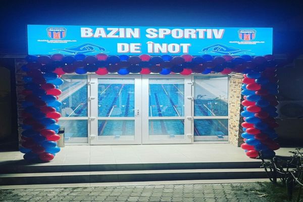 Dâmboviţa. Astăzi, de la ora 09.00, se redeschide bazinul de înot din Microraionul III din Târgoviște