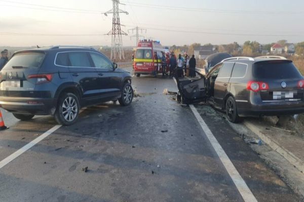 Dâmboviţa. Accident rutier pe DN71, pe raza localităţii Bălteni. Trei persoane rănite, dintre care una încarcerată, după impactul dintre două autoturisme