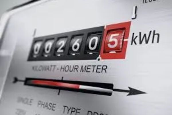 Guvernul menține preţul la energie pentru consumatorii casnici: 0,68 lei până la 100 de Kwh