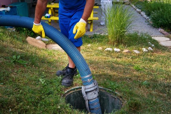 Amenzi usturătoare pentru proprietarii de fose septice. Avertismentul Gărzii de Mediu 