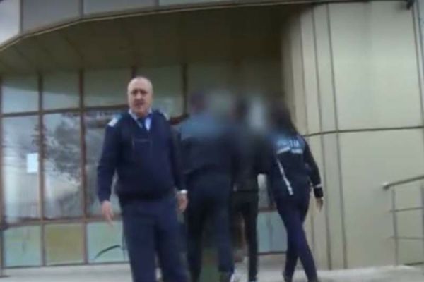 Dâmboviţa. Un bărbat căutat după ce ar fi furat 35.000 de lei dintr-o mașină, în Târgoviște, a fost prins pe aeroport
