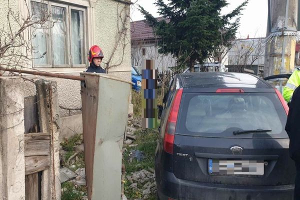  Branșament de gaze deteriorat în urma unui accident rutier în Dâmbovița