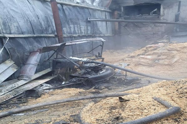 Incendiu puternic în Dâmbovița! Flăcările au mistuit patru tone de peleți