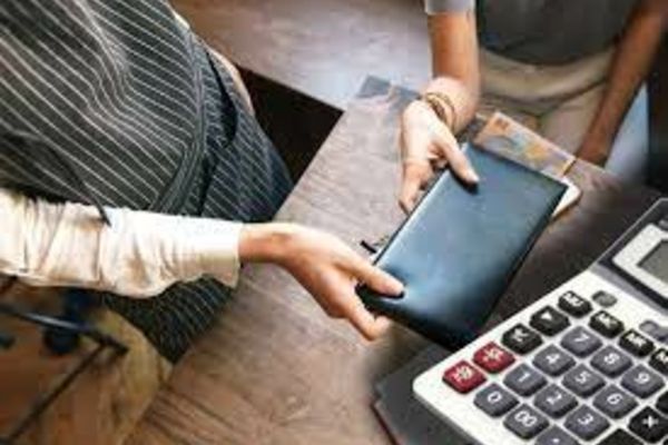  Bacșișul va fi impozitat cu 10%. Legea a fost votată și merge la promulgare