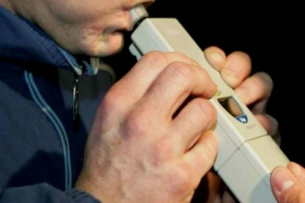 Dâmboviţa. Bărbat depistat la volan băut şi fără permis de conducere