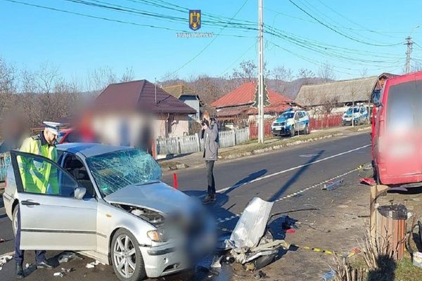 Accident rutier pe DN 71 Târgovişte-Sinaia. Trei persoane au avut nevoie de îngrijiri medicale
