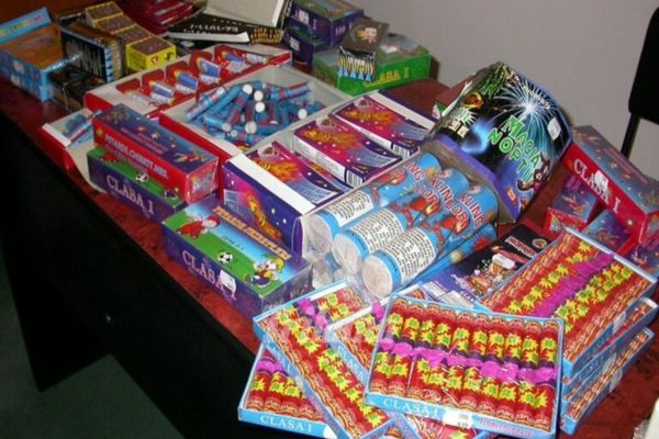 Peste 5000 de articole pirotehnice confiscate de poliţiştii dâmboviţeni în Ajunul Crăciunului