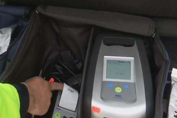 Un tânăr din Dâmbovița care abia își luase permisul a fost prins drogat, la volan, pe Valea Prahovei