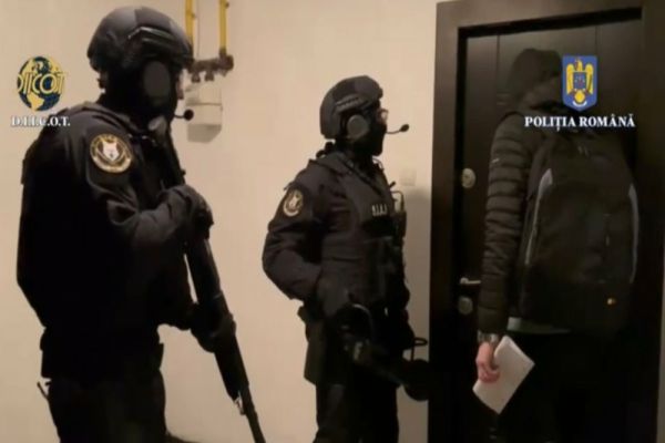 Percheziţii ale poliţiştilor din Prahova la suspecţi de furturi şi infracţiuni rutiere din Dâmboviţa