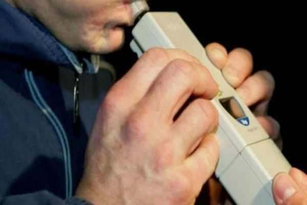 Dâmboviţa. Doi șoferi depistaţi de poliţişti sub influența băuturilor alcoolice