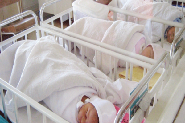 Aproape 280 de copii abandonaţi în maternităţi în primele 9 luni din 2022