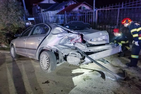 Dâmboviţa. Accident rutier pe DJ711 în localitatea Racovița. Tei persoane au avut nevoie de îngrijiri medicale