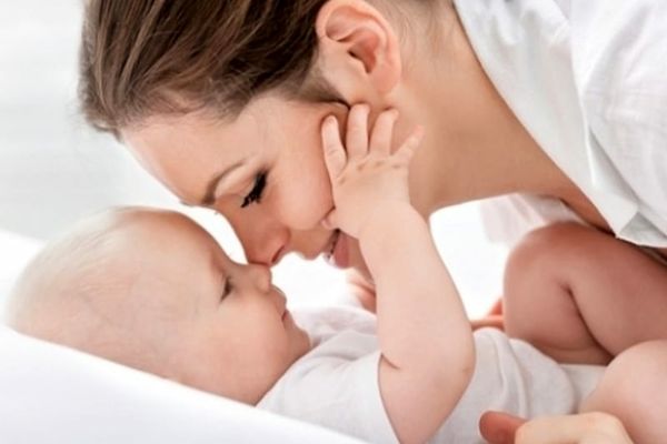 De la 1 martie se majorează indemnizaţia lunară minimă pentru creșterea copilului. Ce alte ajutoare mai primesc românii în 2023