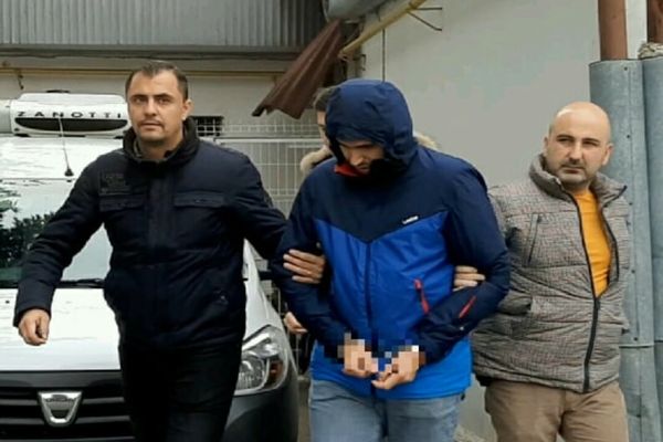 Trei bărbaţi depistaţi în trafic după ce au dat mai multe spargeri pe raza judeţelor Dâmboviţa, Argeş şi Prahova