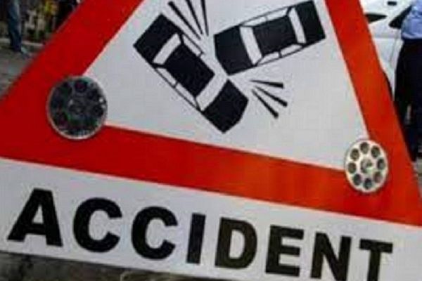 Dâmboviţa. Femeie rănită în urma coliziunii dintre trei mașini