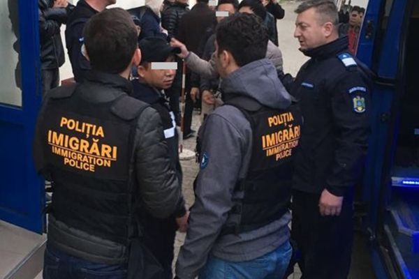 Misiune de îndepărtare sub escortă a poliţiştilor de imigrări din Dâmboviţa