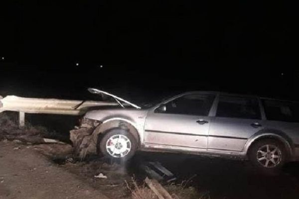 Dâmbovița. Accident rutier pe DN 72. Un autoturism a intrat în coliziune cu glisiera metalică de la marginea drumului